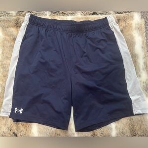 NWT XL Under Armour Men's Navy and White Train Stretch 2.0 Shorts